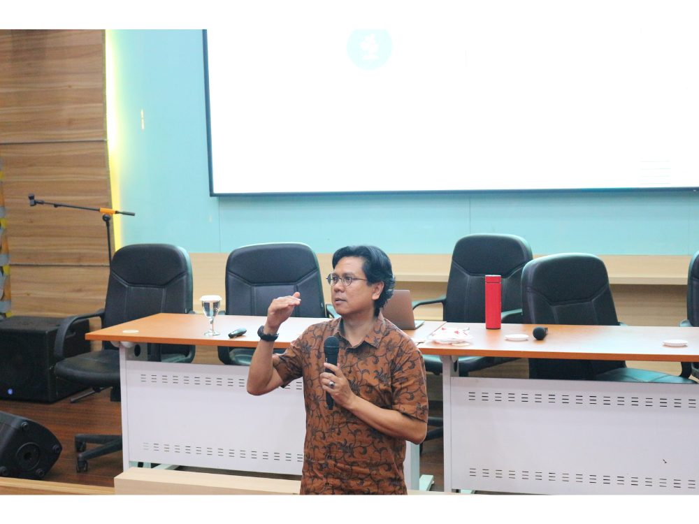 Profesor Rosmadi Bin Fauzi dari Universiti Malaya Membahas Penerapan Sistem Informasi Lingkungan dalam Berbagai Bidang Eko-Sosio-Tekno